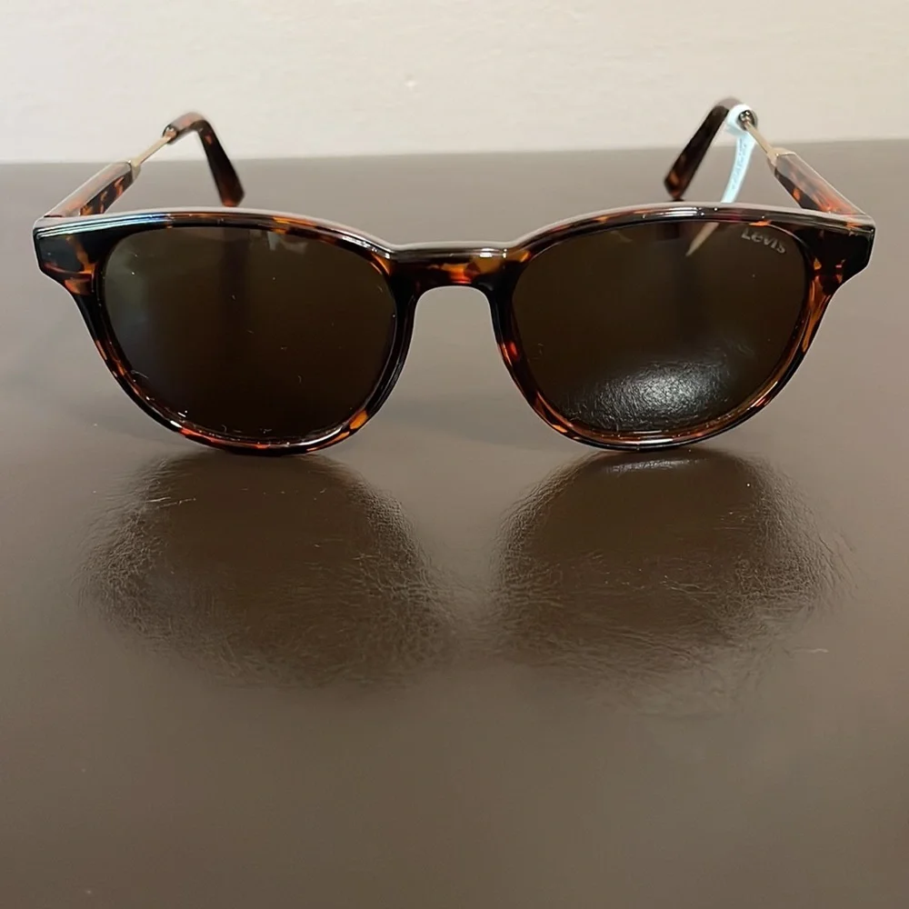 Levi’s Sunglasses - Picture 2 of 8